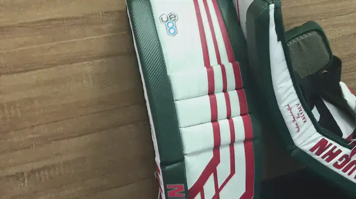 Спецзаказ Vaughn VE8 для Максима Каляева (ХК Барс)